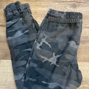 Aritzia Camo Jogger